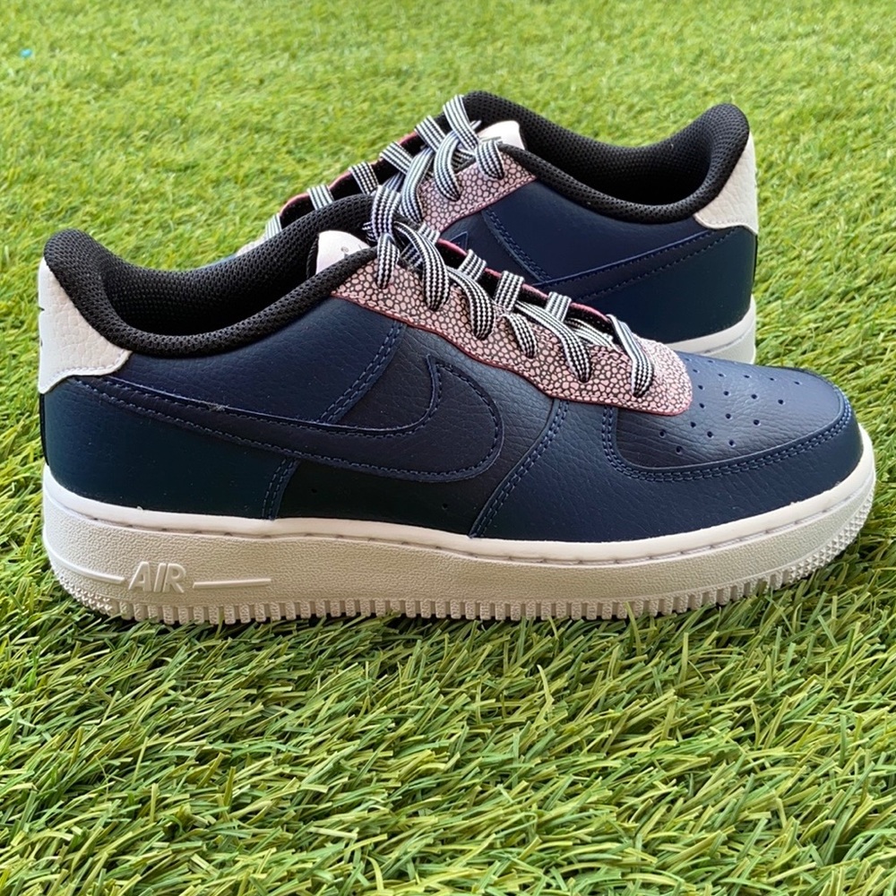 Nike Air Force 1 LV8 4